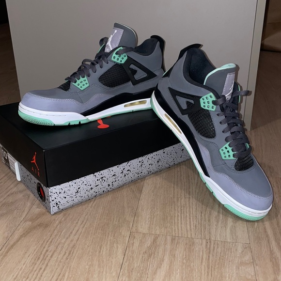 Air Jordan 4 Retro - Picture 9 of 14